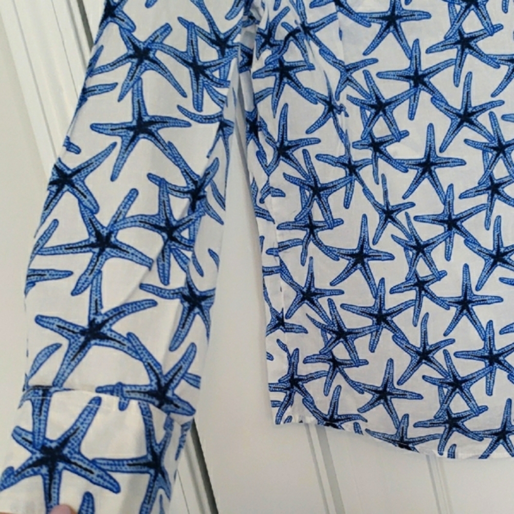 Crown & Ivy Starfish Print Button-Up Shirt - Picture 4 of 8